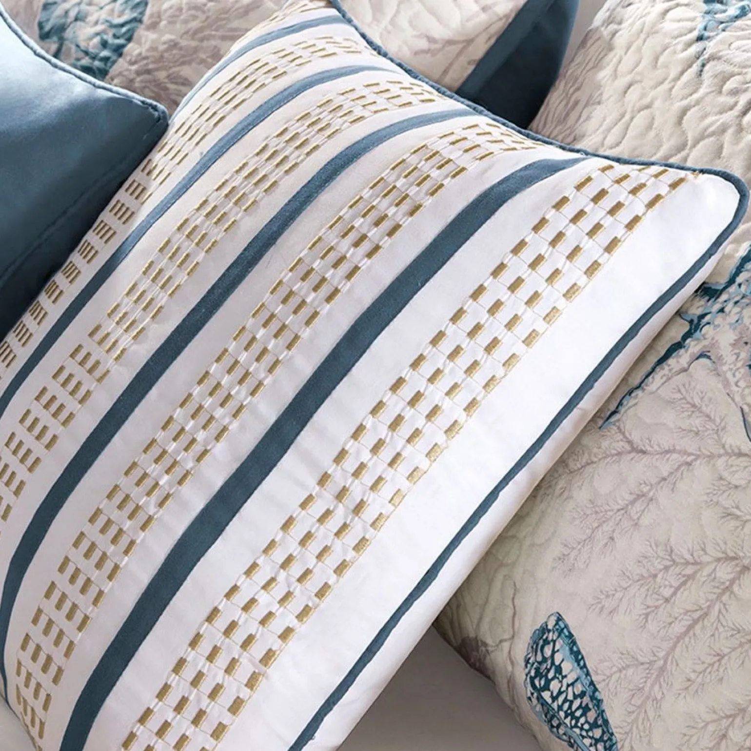 Bayside 6-Piece Reversible Coverlet Set - Full/Queen