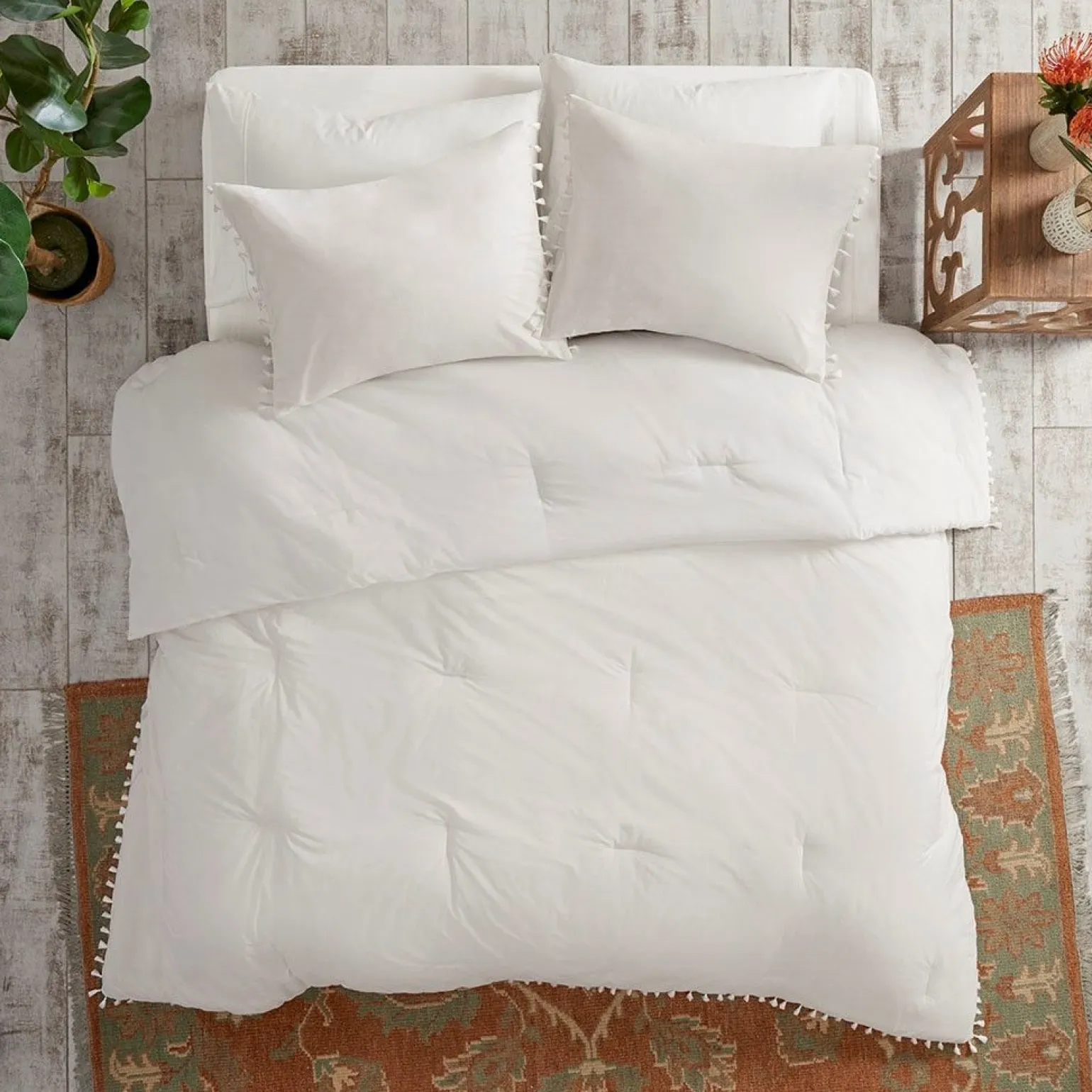 Tassle Ivory 3-Piece Comforter Set - Queen